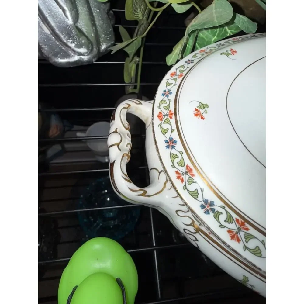 Antique Serving Bowl with Lid, John Maddock & Sons Ltd., England Royal Vitreous,